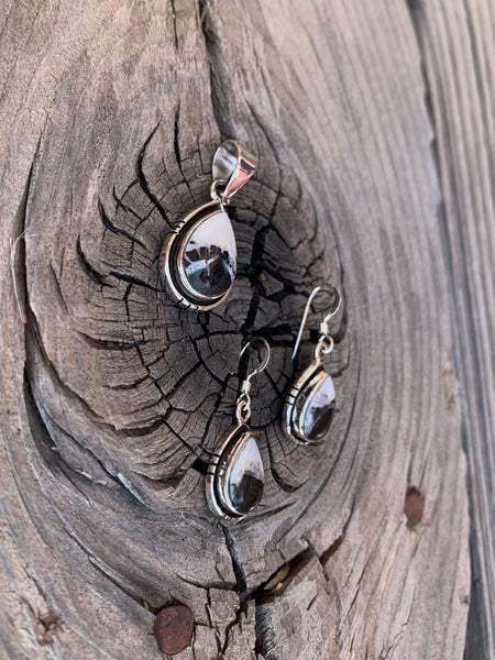 White Buffalo pendant & earring set